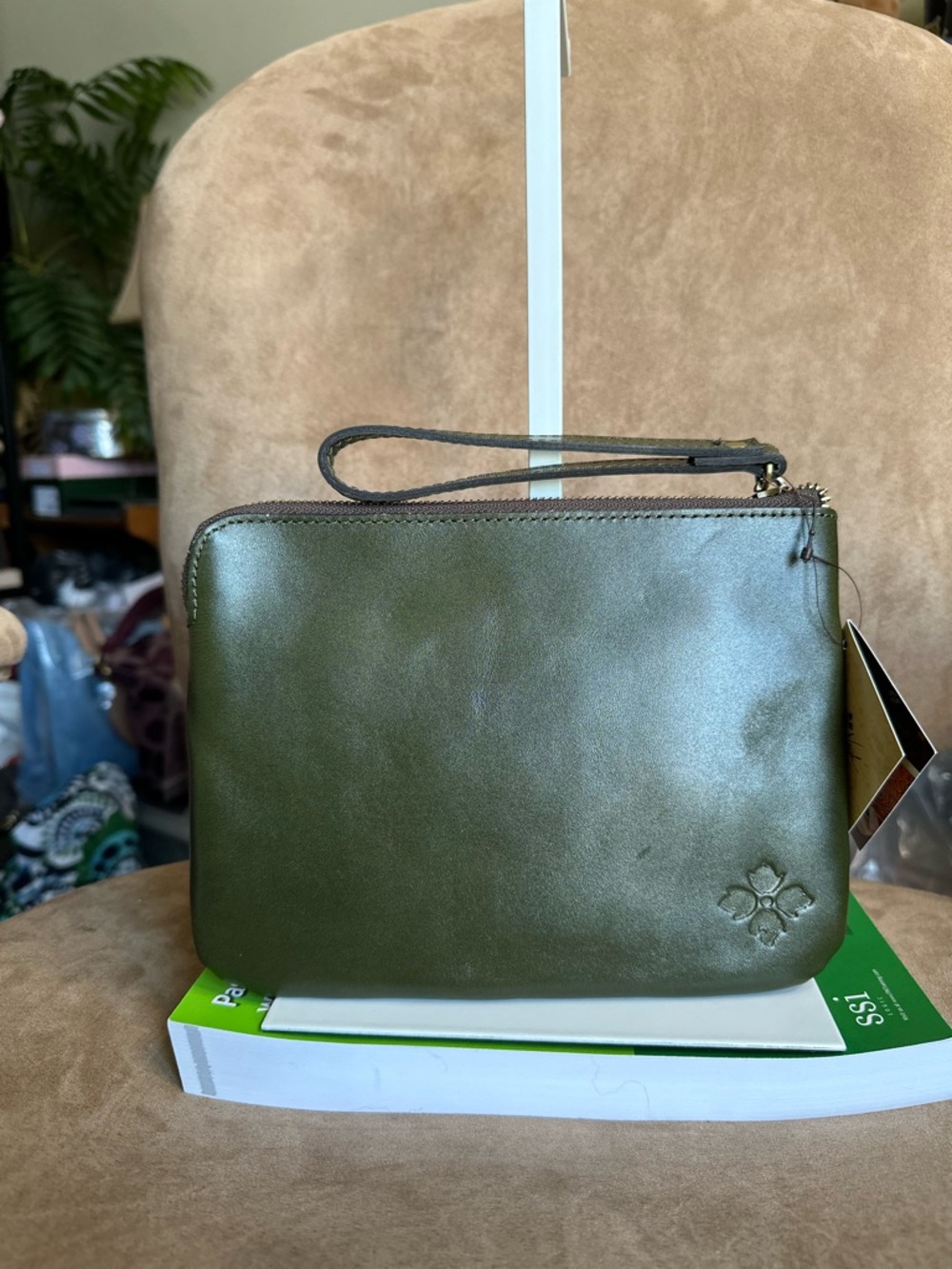 Patricia Nash Cassini Large Wrislet Floral Embossed Olive Green New with Tag - Picture 4 of 9